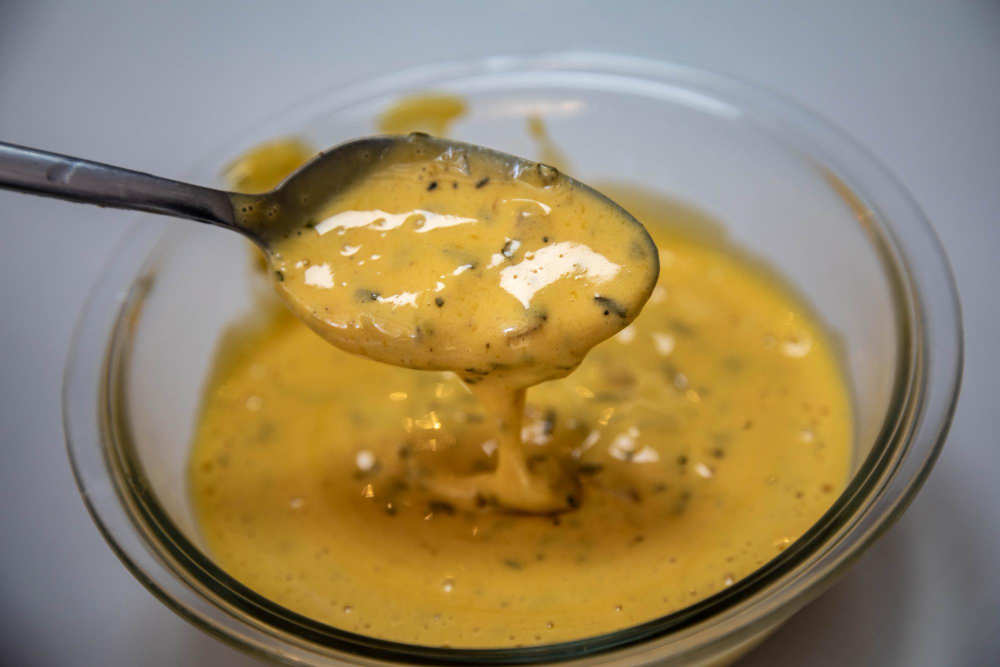 Salsa de miel y mostaza para ensaladas o carne